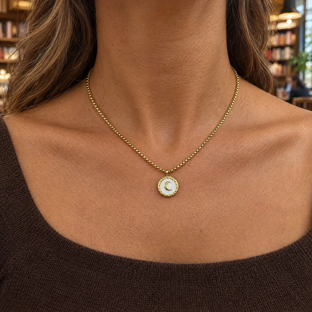 Fotografía de Collar Luna Esmalte Gold