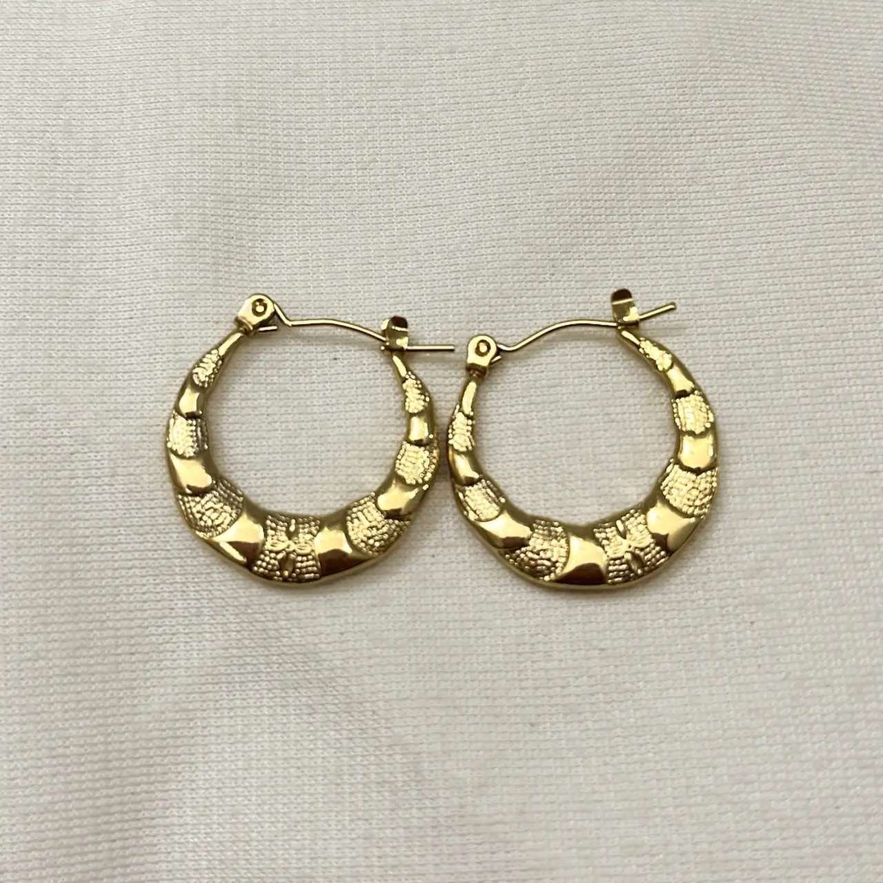 Fotografía de Arete Aro Grabado Gold
