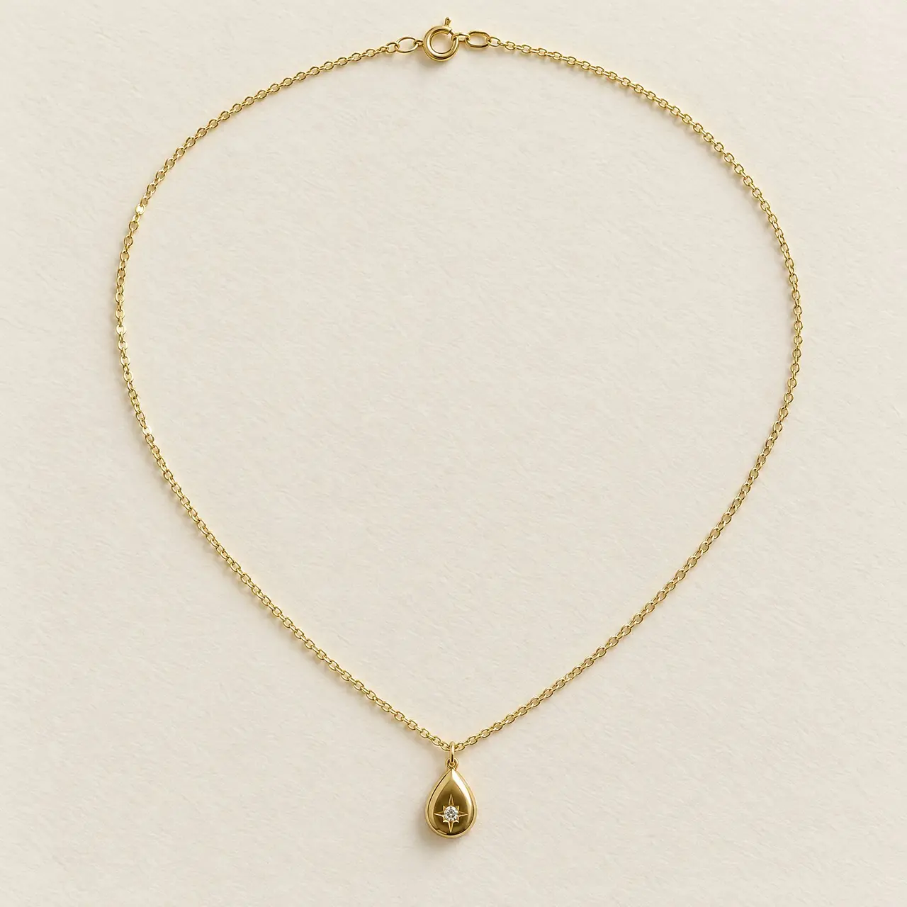 Fotografía de Collar Gota Estrella Gold