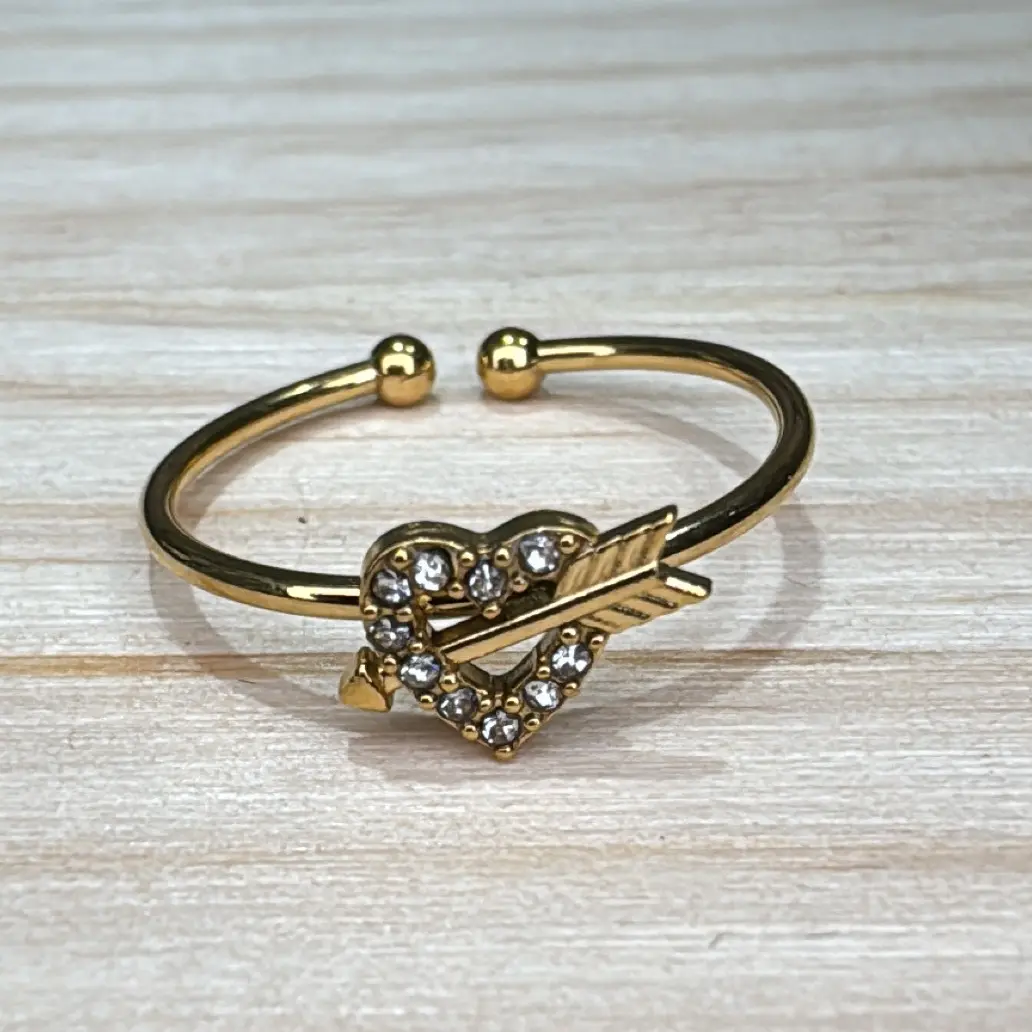 Fotografía de Anillo Corazón Flecha Gold